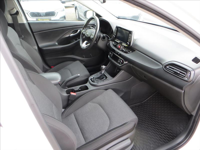 Hyundai i30 1,0 T-GDI DCT Comfort ČR - fotka 11 z 23