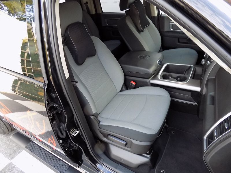 Dodge RAM 1500 (2022) 5.7 HEMI/CREW CAB/ČR/DPH/LED/ - fotka 17 z 40