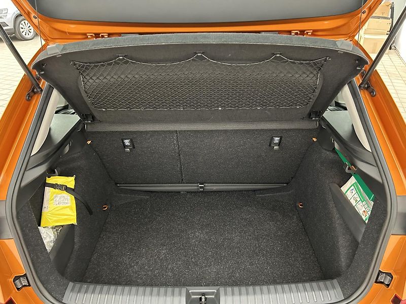 Škoda Kamiq 1.0 TSI Style - fotka 27 z 28