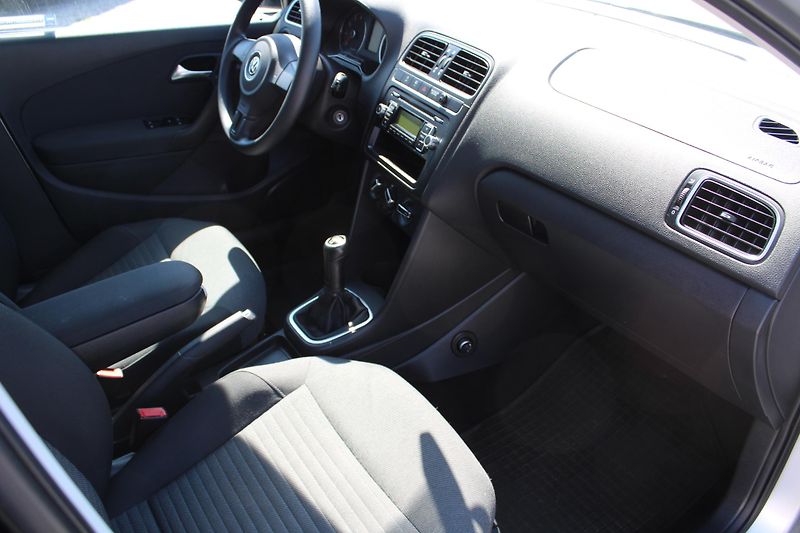 Volkswagen Polo (2009) REZERVACE - fotka 12 z 19