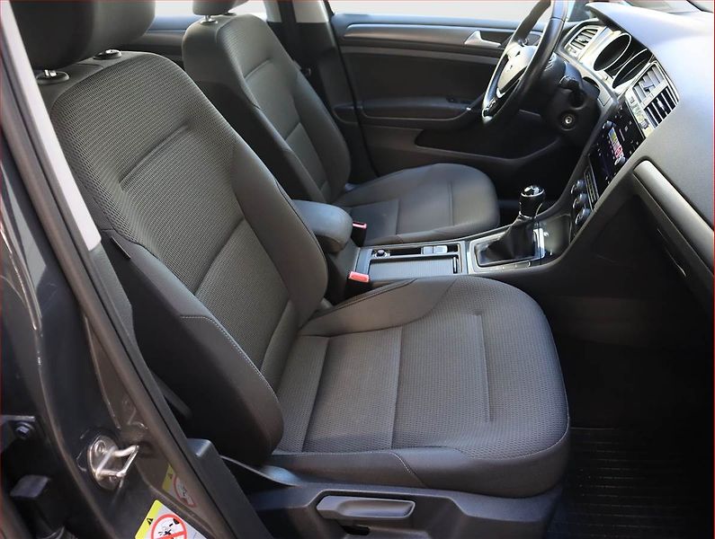Volkswagen Golf (2018) 1.6 TDI, Serv.kniha, Tempomat - fotka 9 z 21