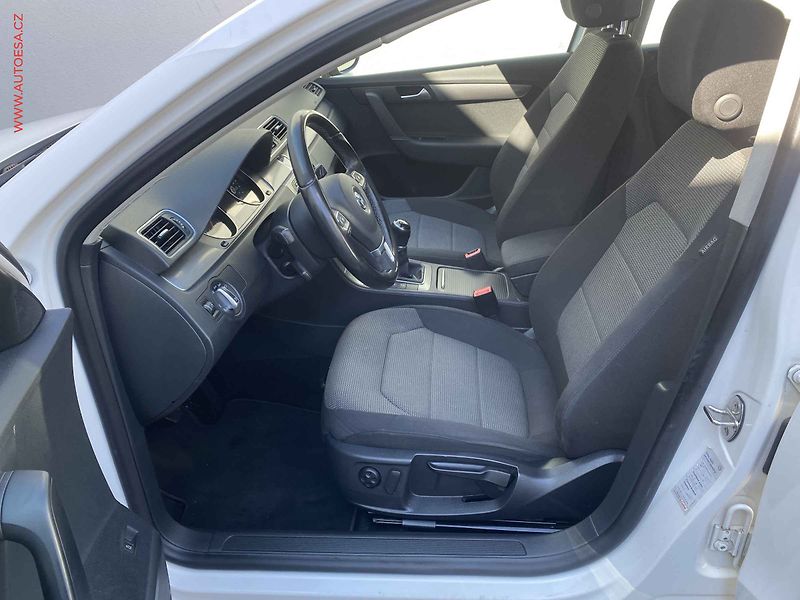 Volkswagen Passat (2014) 2.0 TDI, servis.kniha - fotka 8 z 17