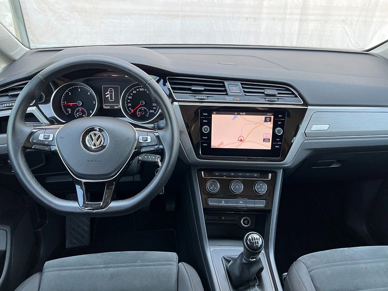 Volkswagen Touran (2019) 1.6TDi COMFORTLINE 7-míst - fotka 14 z 37