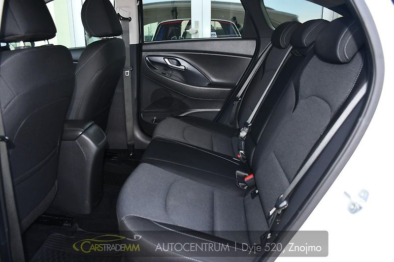 Hyundai i30 1,6CRDi STYLE AT TAŽNÉ - fotka 13 z 48