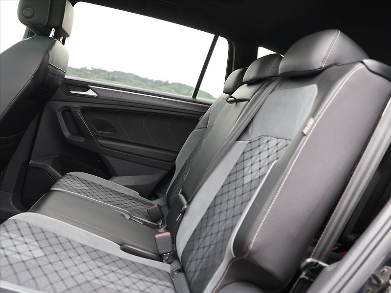 Volkswagen Tiguan Allspace 2,0 TSI 4x4 DSG R-Line 7-Míst - fotka 18 z 44