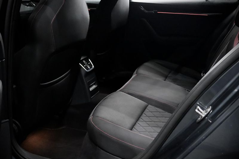 Škoda Octavia 3 FL 2.0 TSI 180 kW DSG RS - fotka 20 z 36
