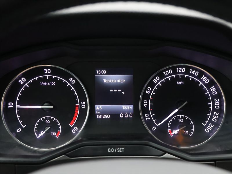 Škoda Superb 2,0 TDI 140kW CZ Style Kůže - fotka 17 z 32