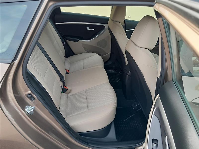 Hyundai i30 1,4i16V 73kW - fotka 25 z 48