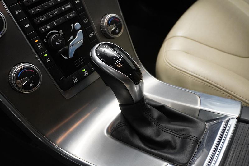 Volvo V60 D4 AUTOMAT - fotka 14 z 29