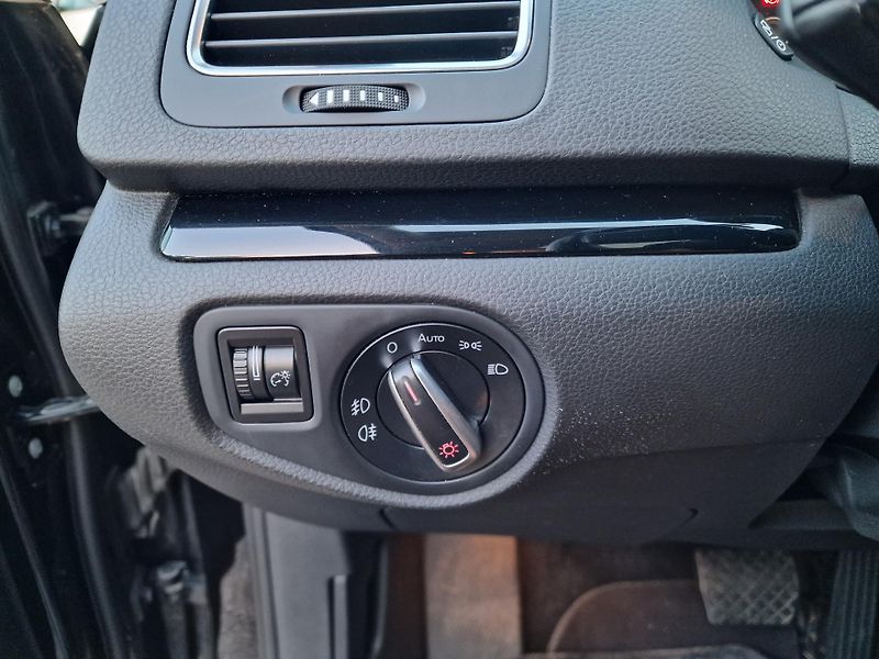 Volkswagen Sharan 2,0TDI 4MOTION DSG HIGHLINE  - fotka 22 z 24
