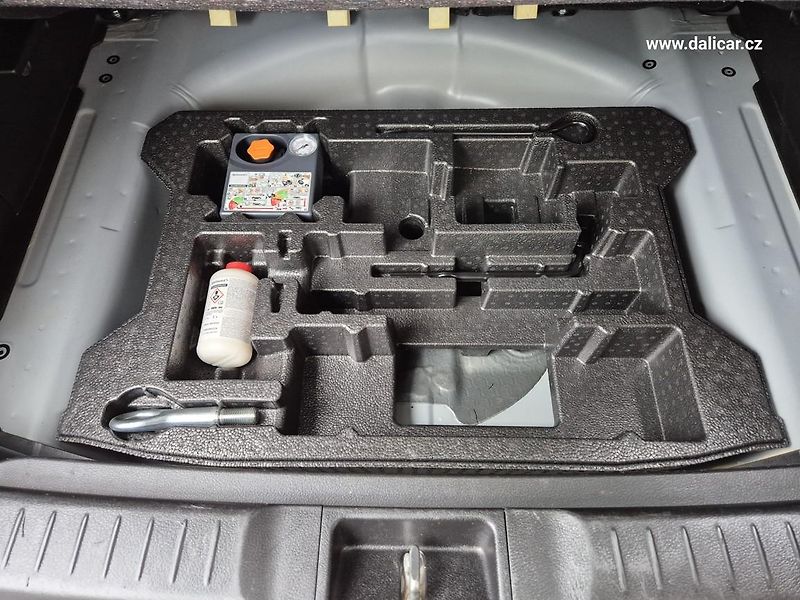 Suzuki Vitara (2021) 1.4i 95KW COMFORT Navi LED ACC - fotka 21 z 52