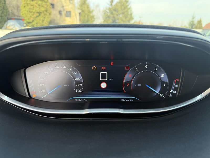 Peugeot 3008 1.2 THP 96 kW - fotka 10 z 19