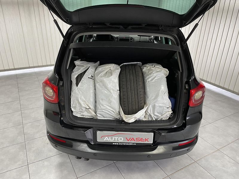 Volkswagen Tiguan 2.0 TDi 4x4 AT ČR SER. WEBASTO - fotka 23 z 24