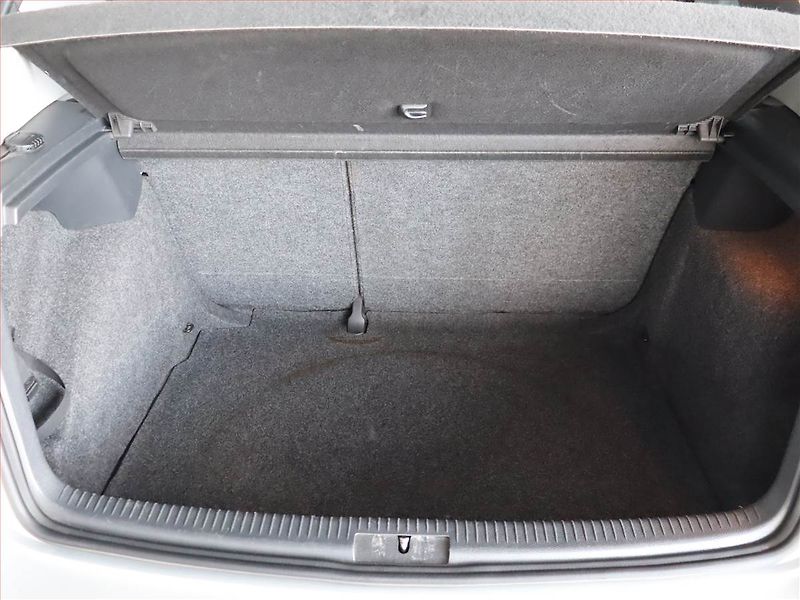 Volkswagen Golf (2011) 1.6 TDI, Automat, Tempomat - fotka 14 z 16