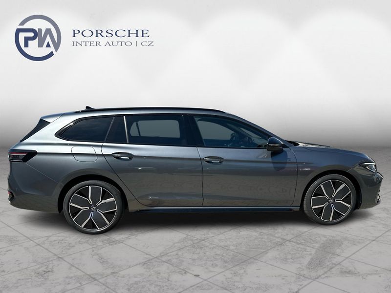 Volkswagen Passat R-Line  People 2,0 TSI 4-Motio - fotka 7 z 24