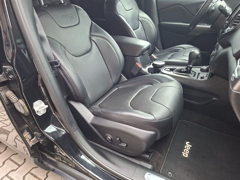 Jeep Cherokee (2019) 2.2M-JET 143kW 4X4 LIMITED - fotka 27 z 46