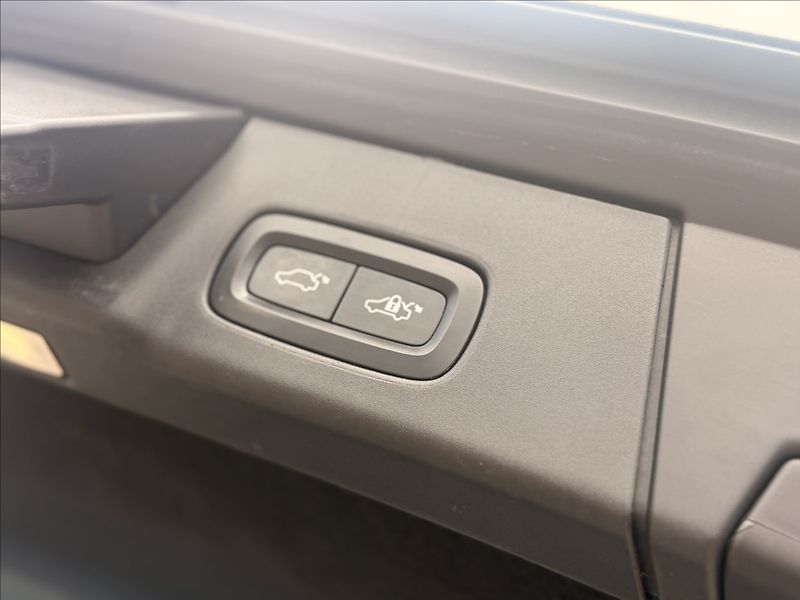 Volvo V90 2,0 CROSS COUNTRY DPH NOVÉ ČR - fotka 24 z 31