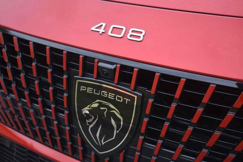 Peugeot 408 je solidně prostorný rodinný vůz s atraktivním vzhledem