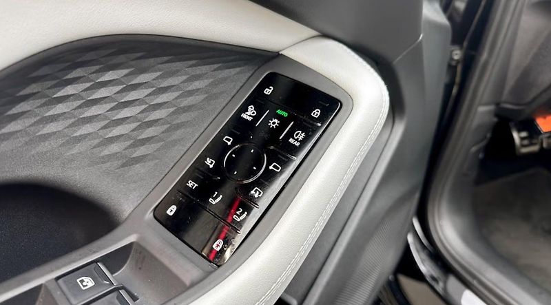 Audi A5 Avant 2.0 e-hybrid Q 360 kam. - fotka 16 z 23