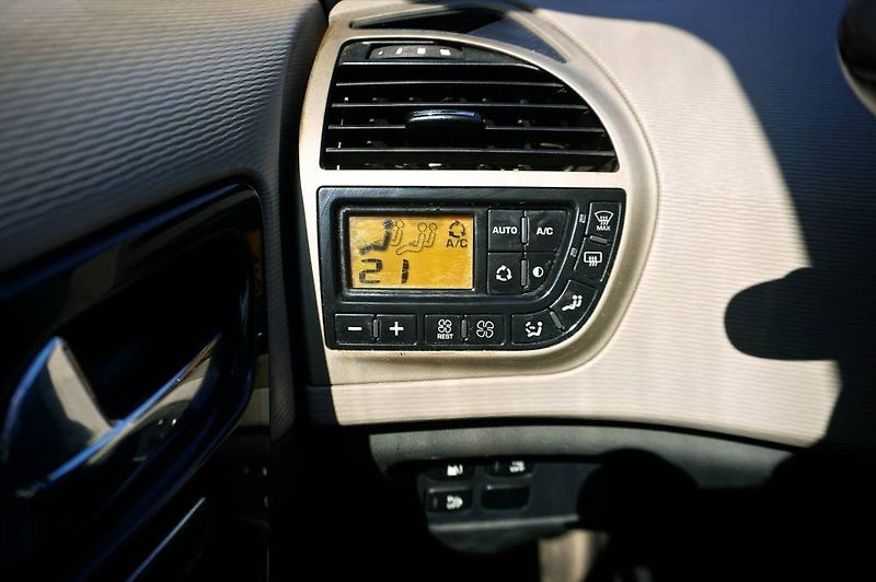 Citroën C4 Picasso (2012) EXCLUSIVE 2,0 HDI 120 kW - fotka 29 z 38