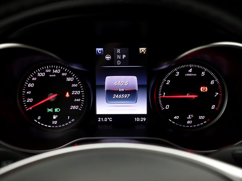 Mercedes-Benz GLC 2,0 250 4MATIC AMG LINE - fotka 17 z 27