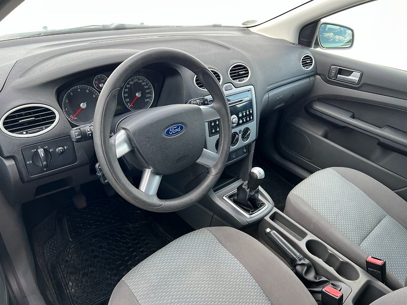 Ford Focus (2008) Kombi 1.8i - fotka 12 z 23