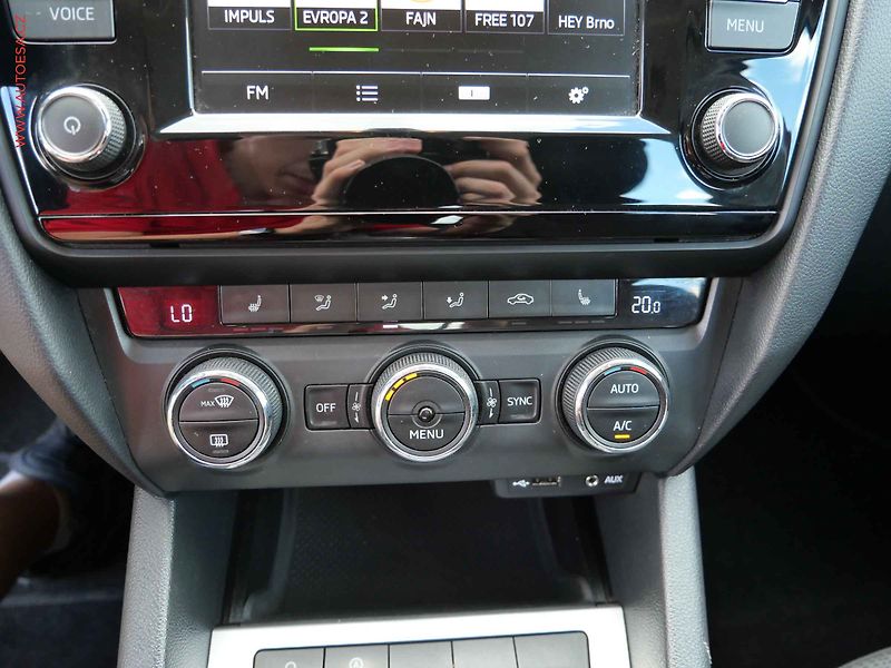 Škoda Octavia (2016) 1.4 TSi, ČR, Style, DSG - fotka 15 z 22