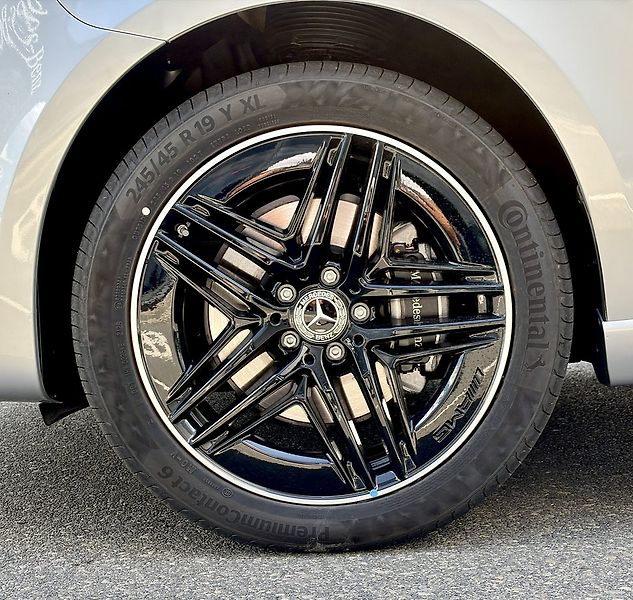 Mercedes-Benz Třídy V (2026) 300d EXCLUSIVE AMG 4M L AIR - fotka 35 z 36