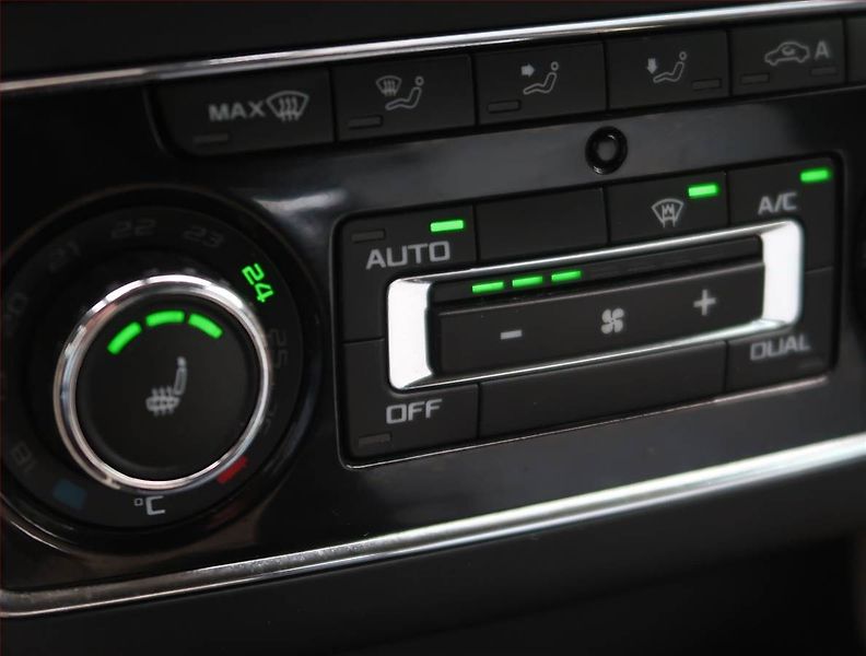 Škoda Superb (2013) Elegance 2.0 TDI, Automat - fotka 19 z 23