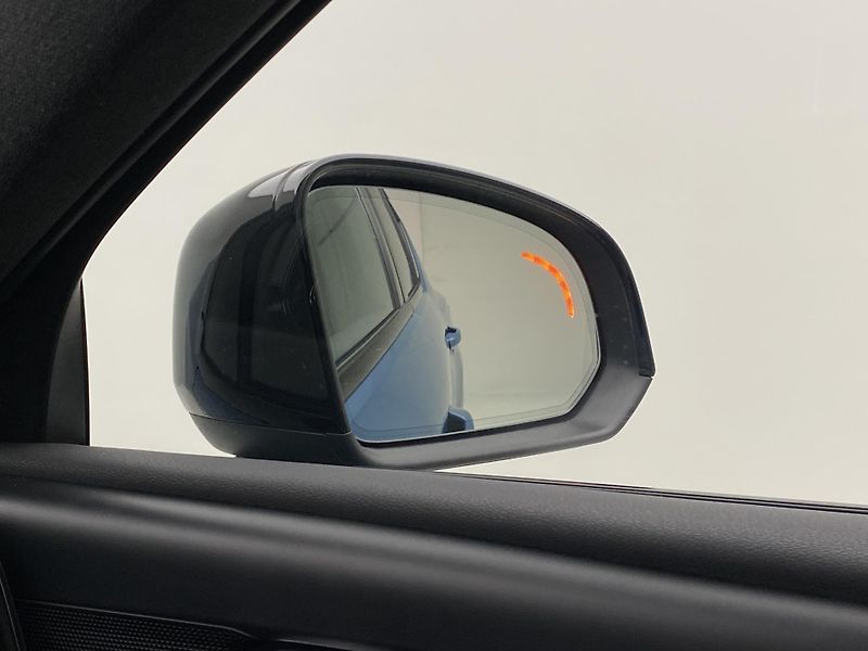 Volvo XC40 PURE ELECTRIC RECHARGE PLUS - fotka 32 z 55