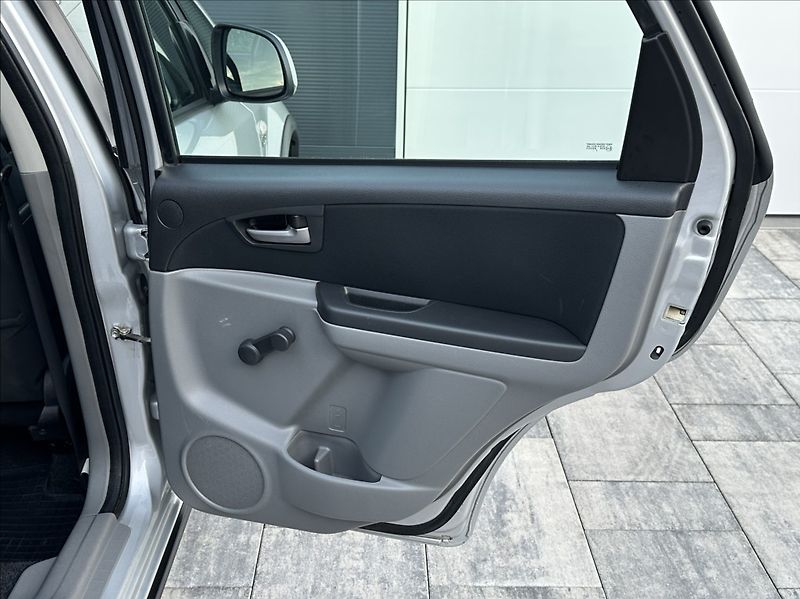 Suzuki SX4 1,9 DDiS 120PS  Outdoor Line 4 - fotka 21 z 47