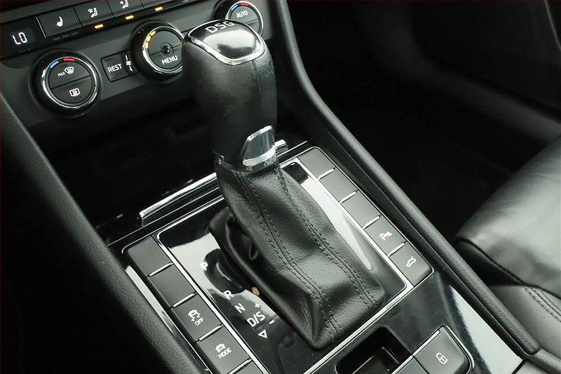 Škoda Superb (2017) 2.0 TDI, Automat, Kůže, Navi - fotka 13 z 19
