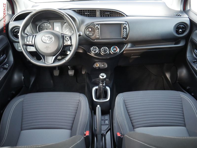 Toyota Yaris (2017) 1.5i, 1.maj,ČR, servis.kniha - fotka 8 z 15