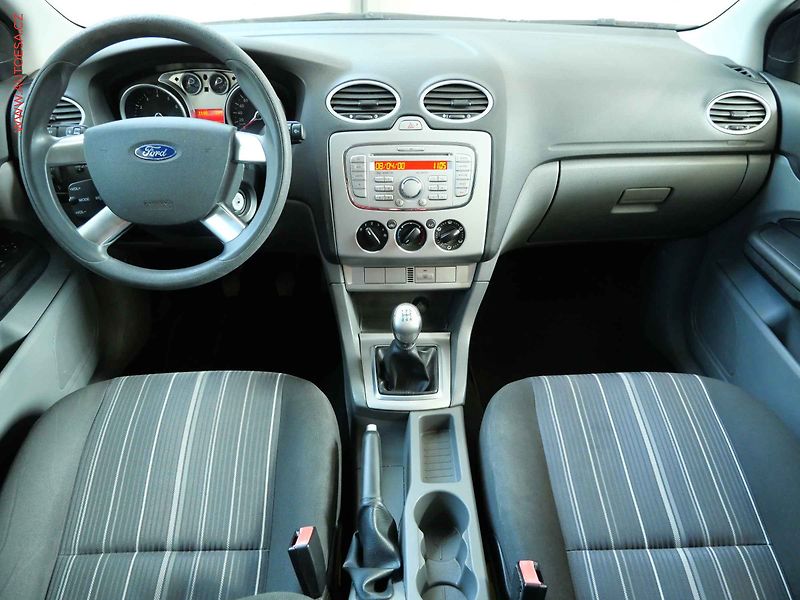 Ford Focus (2008) 1.6i, AC, temp - fotka 8 z 18