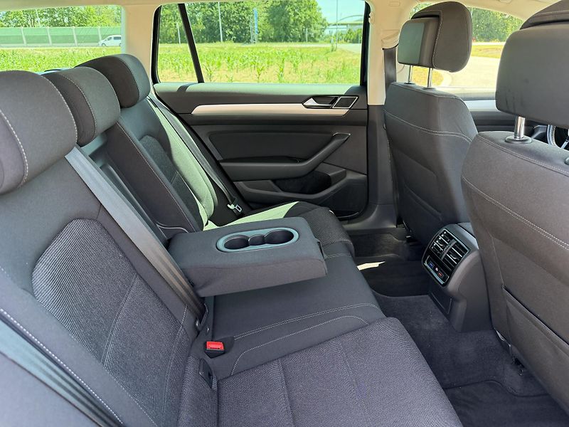 Volkswagen Passat 2.0 TDI VIRUTAL MASÁŽ SERVISKA - fotka 36 z 46