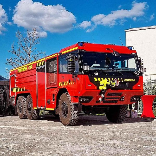 Velkoobjemová cisternová automobilová stříkačka Tatra Force CAS 30/9000/540 S3R.