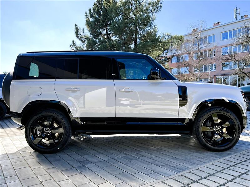 Land Rover Defender 110 V8 P425 X-DYNAMIC HSE - fotka 10 z 35