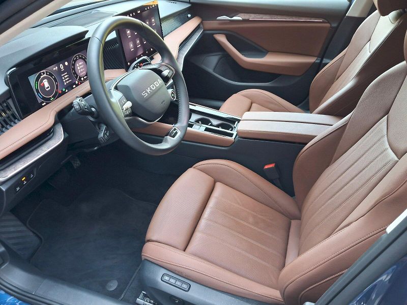 Škoda Superb (2025) Combi iV L&K DSG 1,5TSi 150kW - fotka 32 z 35