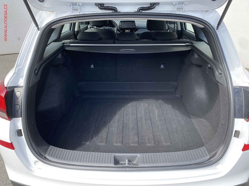 Hyundai i30 (2023) 1.0 T-GDi, 2.maj,ČR, AC - fotka 7 z 17