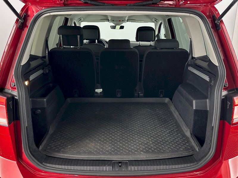 Volkswagen Touran (2023) Comfortline 1.5 TSI 110kW - fotka 30 z 32