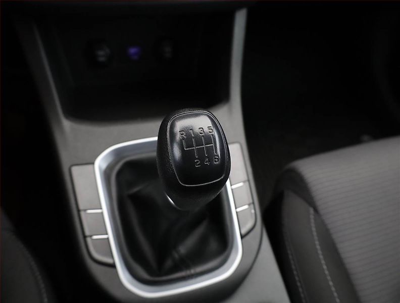 Hyundai i30 (2022) 1.5 DPI, Serv.kniha, Tempomat - fotka 12 z 17