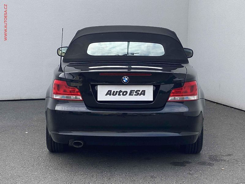 BMW Řada 1 (2010) 2.0D 120D, AT, navi, bixen - fotka 9 z 25