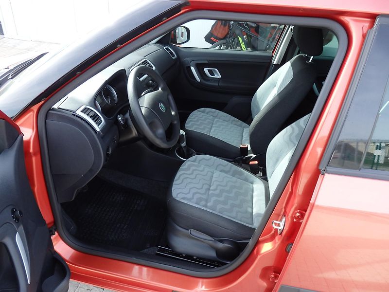 Škoda Fabia 1.4 16V KLIMATIZACE, ESP - fotka 6 z 13