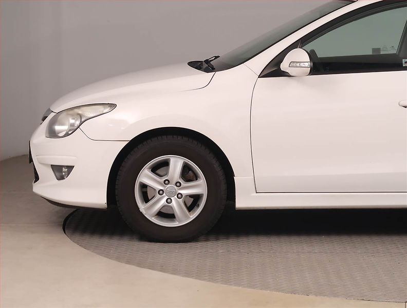 Hyundai i30 (2012) 1.6 CVVT, Tempomat - fotka 14 z 15