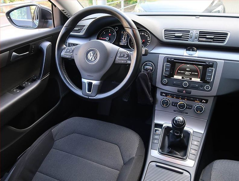 Volkswagen Passat (2013) 2.0 TDI, Navi, Tempomat - fotka 7 z 21