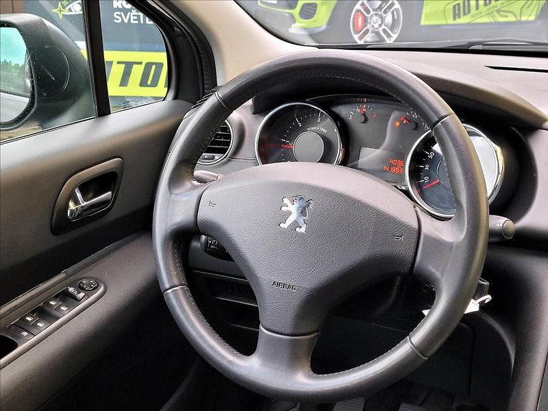 Peugeot 3008 1,6 b-HDi NAVi*SERV.KNÍŽKA* - fotka 29 z 43