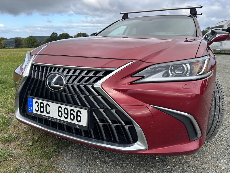 Lexus ES 300h (2023) - fotka 19 z 20