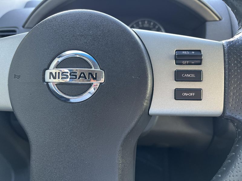 Nissan Pathfinder 2.5DCi 4x4 AUTOMAT 7MÍST  - fotka 16 z 43