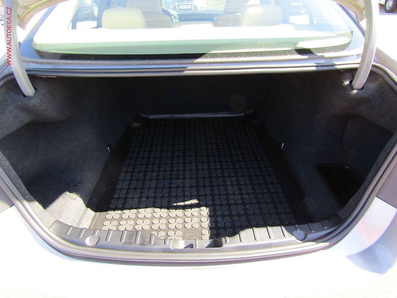 BMW Řada 5 (2011) 3.0 i, ČR, AT, kůže - fotka 7 z 22
