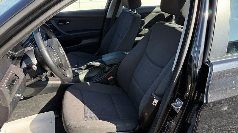 BMW Řada 3 (2009) 318i 105kW *Alu*Keyless*Klima* - fotka 9 z 24